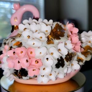 Lefton Elegant Collectors item, Vintage 50's porcelain swan. K 8058 like new.